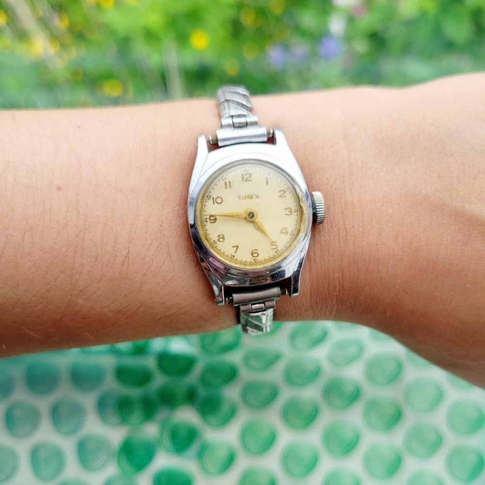 Classic Timex Silver & Gold Classic Stretch Watch - Picture 6 of 8